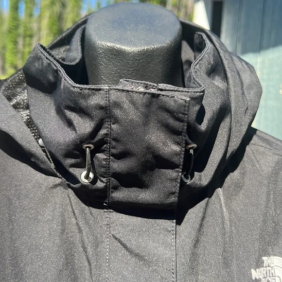 North Face lightweight, hide away hood fully lined woman’s jacket size Large - Picture 7 of 14